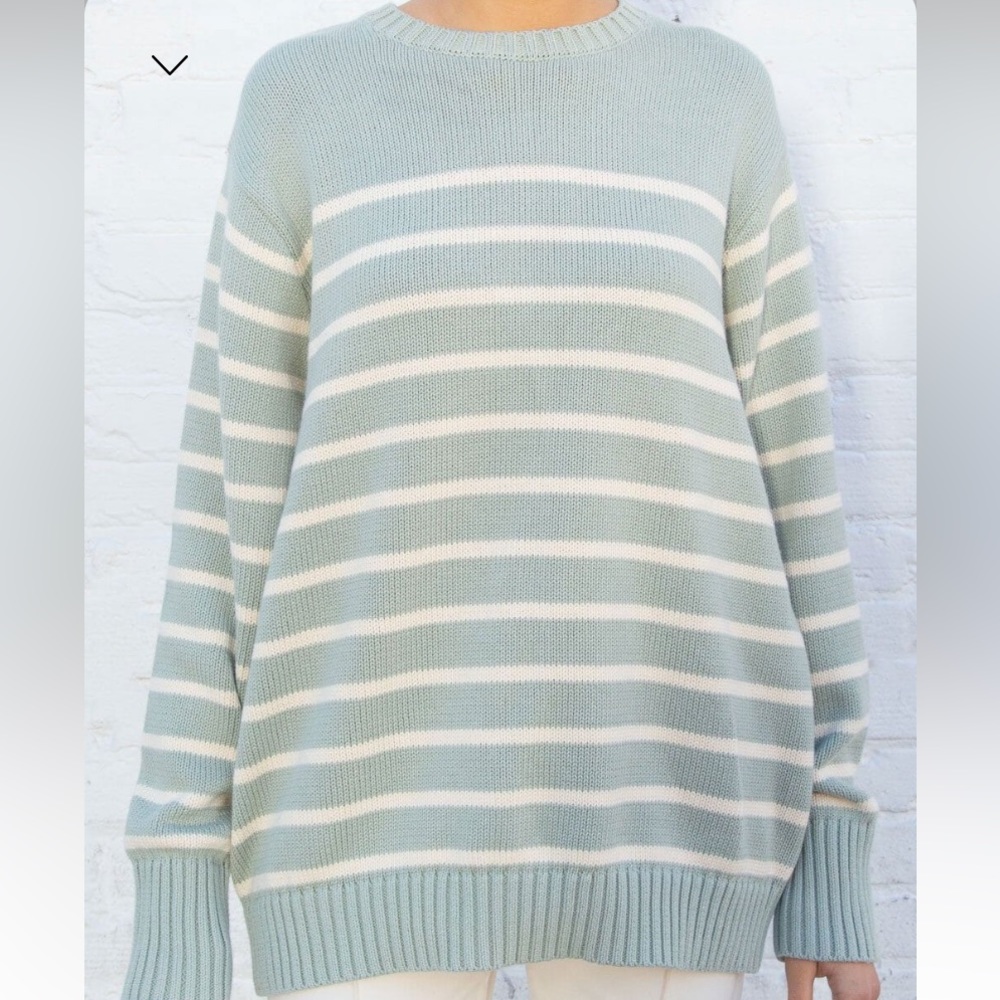 BRANDY MELVILLE SWEATER Size: ONE SIZE